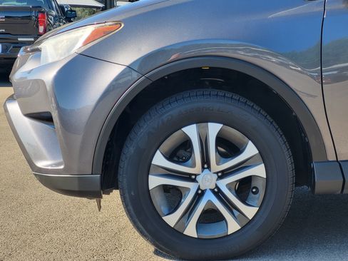Used 2016 Toyota RAV4 LE AWD/4WD image 9