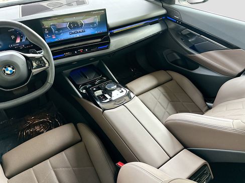 Certified 2024 BMW 530i image 25