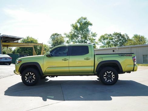 Used 2023 Toyota Tacoma TRD Off-Road w/ TRD Premium Off Road Package image 19