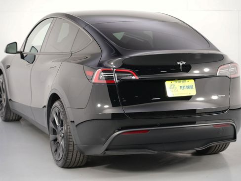 Used 2021 Tesla Model Y Long Range image 51