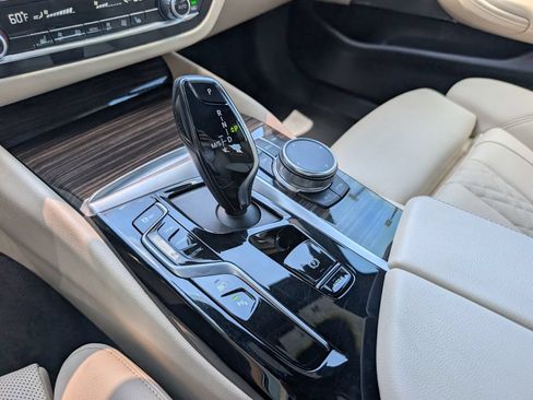 Used 2023 BMW 530e RWD image 18