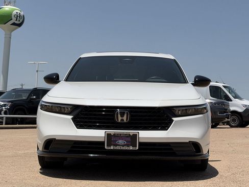 Used 2025 Honda Accord Sport image 9