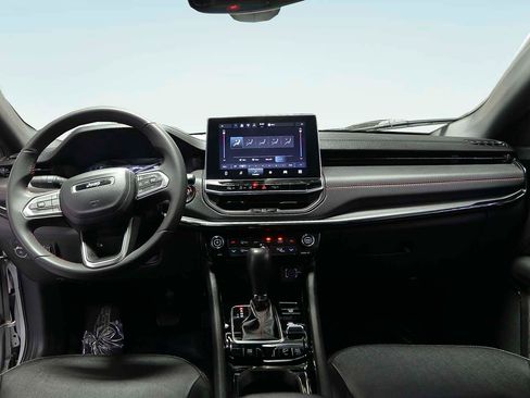 Used 2024 Jeep Compass Trailhawk image 12