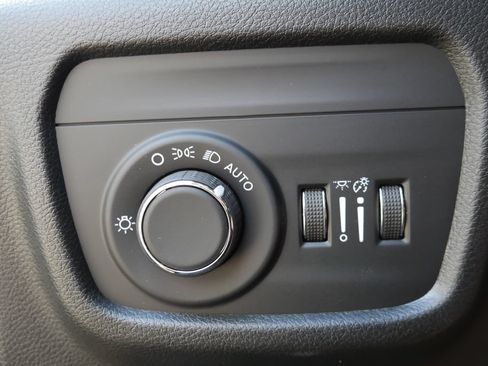 Used 2025 Jeep Grand Cherokee Laredo X w/ Luxury Tech Group I AWD/4WD image 13