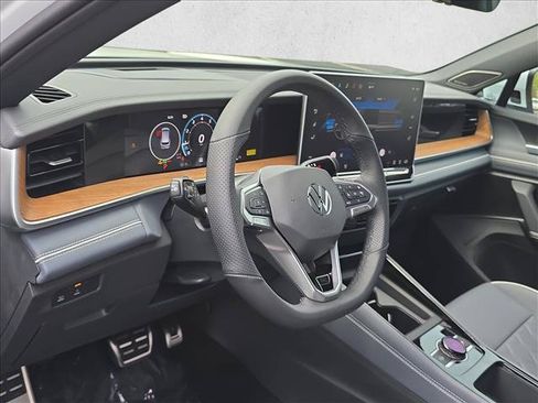 New 2026 Volkswagen Tiguan SEL R-Line AWD/4WD image 8