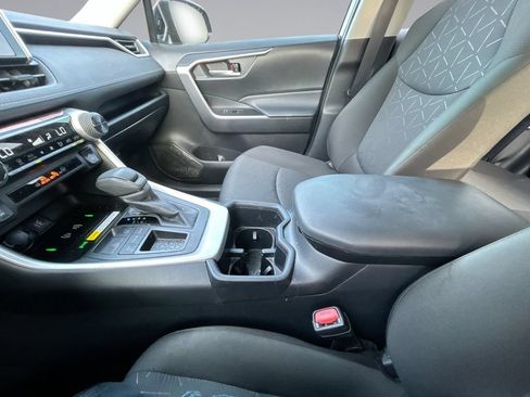 Certified 2025 Toyota RAV4 XLE w/ Convenience Package FWD image 27