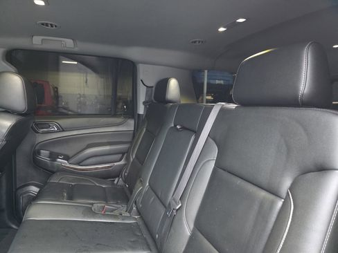 Used 2019 Chevrolet Suburban LT image 11