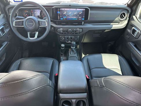 Used 2025 Jeep Wrangler Unlimited Sahara w/ Dual Top Group AWD/4WD image 10