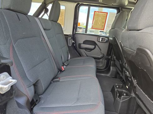 Used 2025 Jeep Wrangler Unlimited Rubicon AWD/4WD image 29