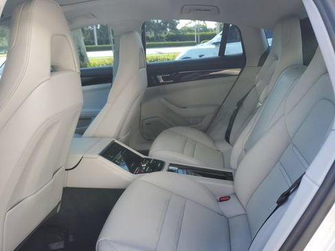 Used 2023 Porsche Panamera RWD image 13