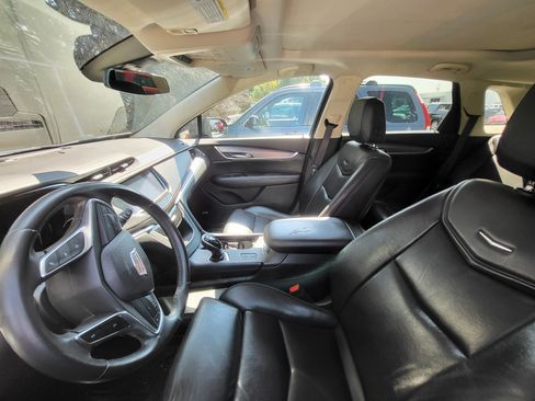 Used 2017 Cadillac XT5 Luxury w/ Driver Awareness Package FWD image 10
