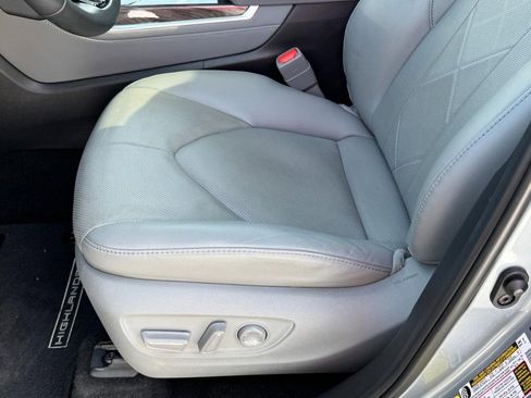 Used 2024 Toyota Highlander Platinum image 26