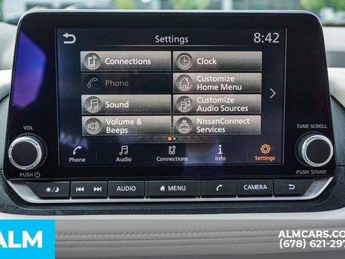 Used 2025 Nissan Rogue SV FWD image 34