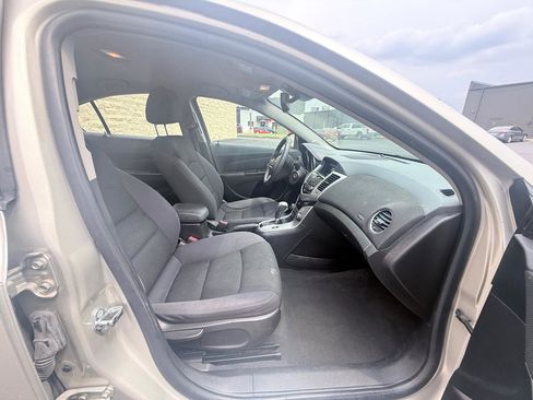 Used 2015 Chevrolet Cruze LT FWD image 11