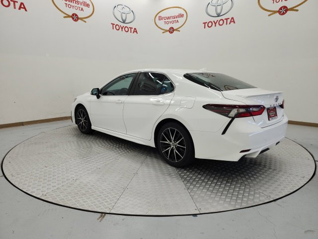 Certified 2022 Toyota Camry SE FWD image 6