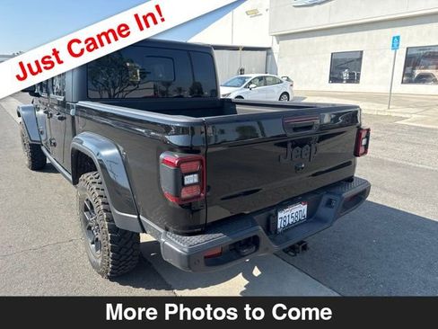 Used 2024 Jeep Gladiator Sport AWD/4WD image 3