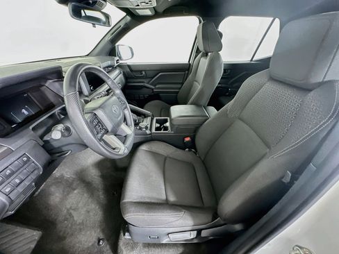 Used 2025 Toyota 4Runner SR5 AWD/4WD image 13