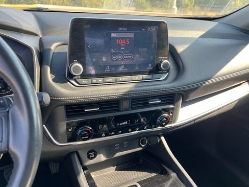 Used 2024 Nissan Rogue SV w/ SV Premium Package FWD image 9