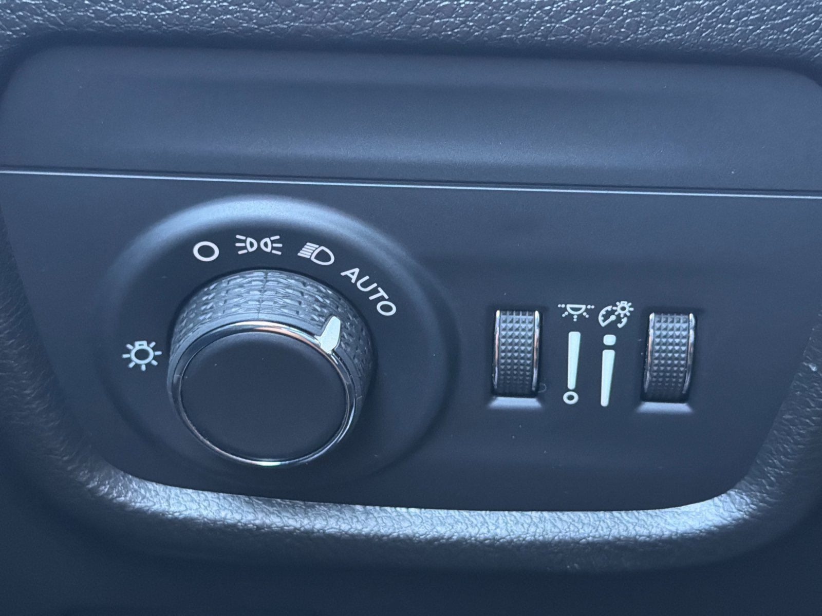 Used 2023 Jeep Grand Cherokee Altitude RWD image 35