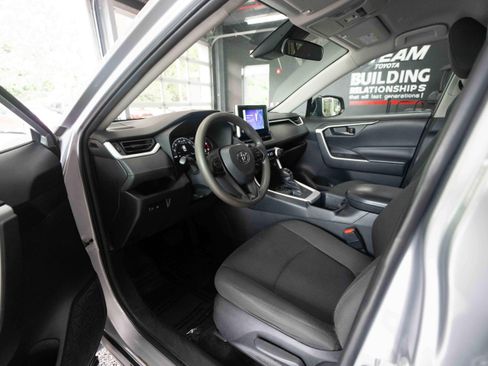Used 2024 Toyota RAV4 LE AWD/4WD image 8