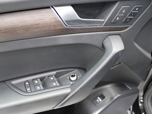 Used 2023 Audi Q5 2.0T Premium w/ Convenience Package image 13