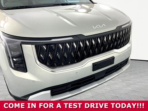 Used 2025 Kia Carnival EX FWD image 28