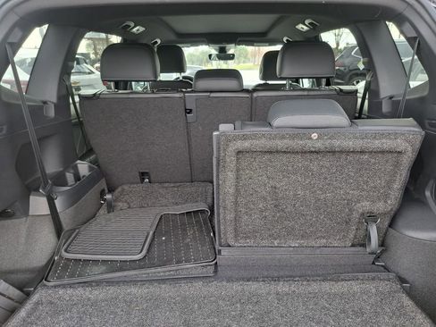 Used 2023 Volkswagen Tiguan SE R-Line image 26