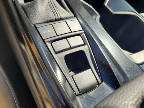 Used 2025 Toyota Camry SE AWD/4WD image 22