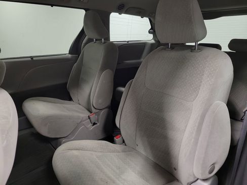 Used 2020 Toyota Sienna LE image 19