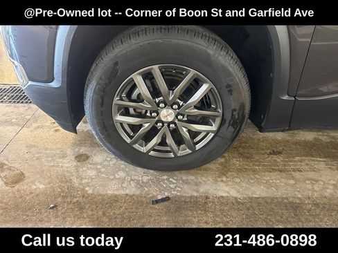 Used 2017 GMC Acadia SLT AWD/4WD image 11