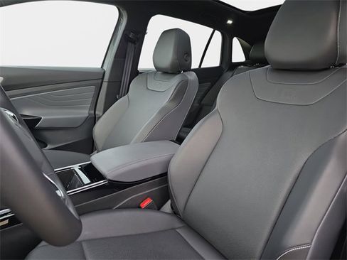 Used 2023 Volkswagen ID.4 Pro S image 18