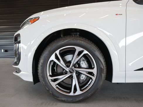 New 2027 Audi Q6 e-tron Premium Plus AWD/4WD image 3