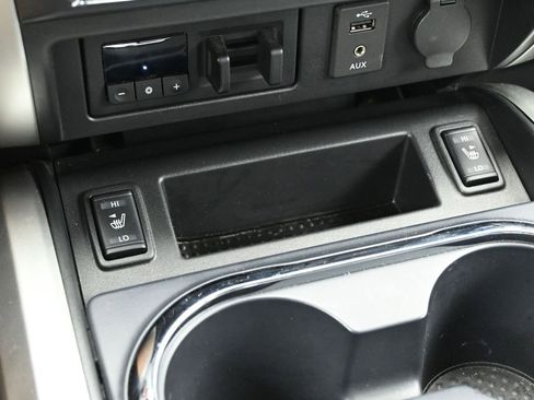 Used 2016 Nissan Titan SL RWD image 17