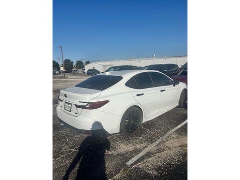 Used 2025 Toyota Camry SE w/ Convenience Package FWD image 3