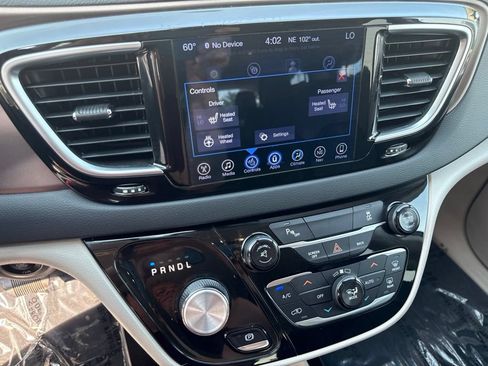 Used 2017 Chrysler Pacifica Touring-L Plus FWD image 30