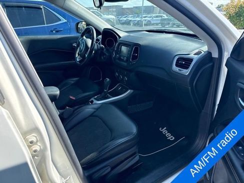 Used 2018 Jeep Compass Latitude FWD image 4