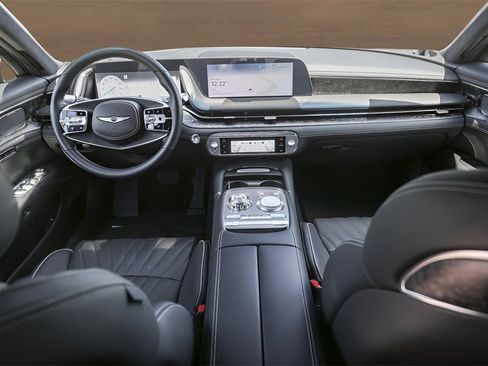 Used 2025 Genesis G90 3.5T image 29