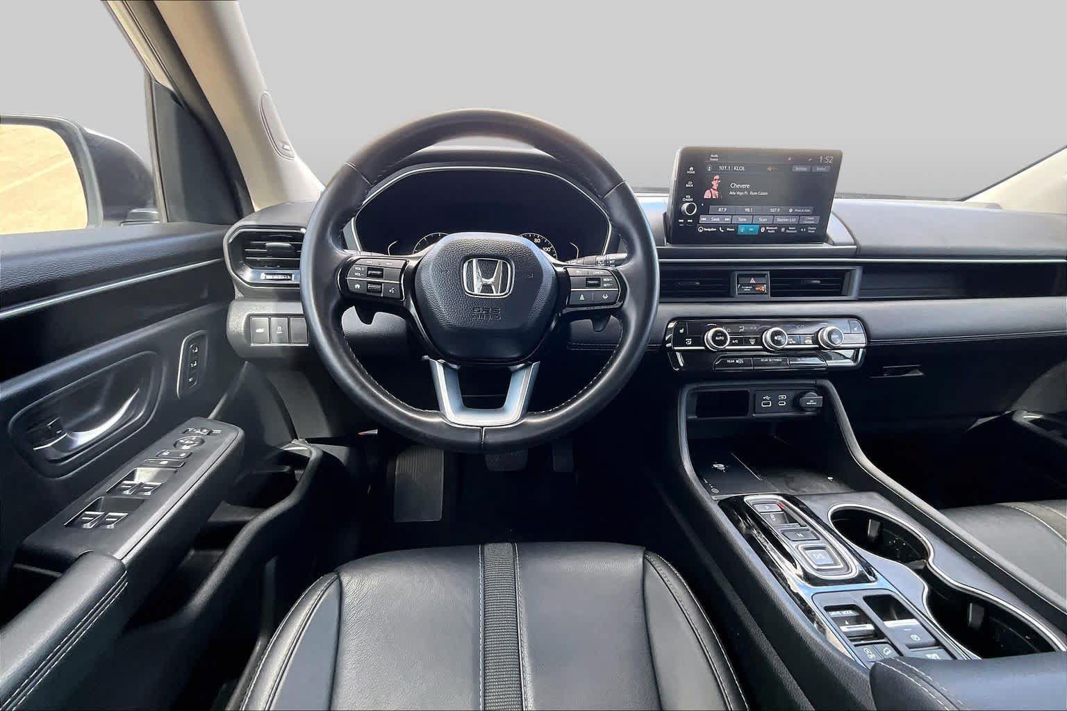 Used 2023 Honda Pilot Touring image 5