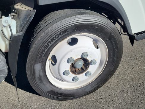 Used 2018 Isuzu NPR image 7