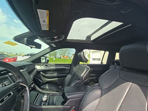 Used 2022 Jeep Grand Cherokee L Overland w/ Luxury Tech Group IV image 15