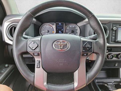 Used 2016 Toyota Tacoma SR5 w/ SR5 Appearance Package (SN) RWD image 18
