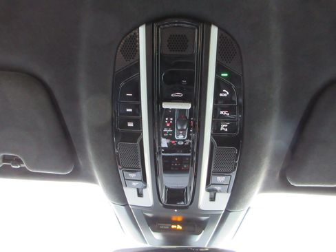 Used 2021 Porsche Cayenne GTS AWD/4WD image 19