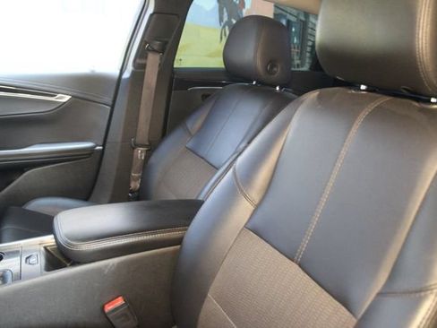 Used 2019 Chevrolet Impala LT FWD image 17