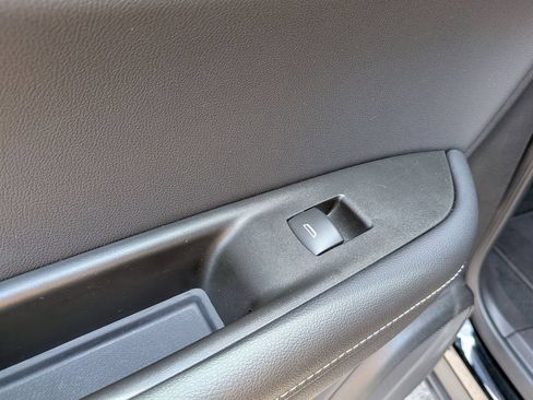 Used 2025 Chevrolet Blazer LT FWD image 27