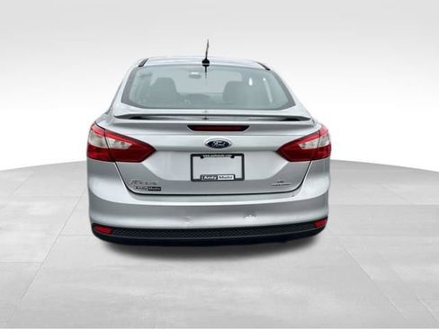 Used 2014 Ford Focus SE w/ Equipment Group 201A FWD image 6