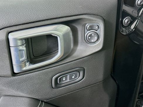 Used 2023 Jeep Wrangler Unlimited Sahara AWD/4WD image 15