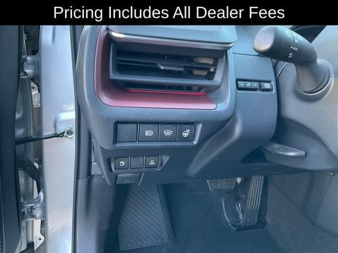 Used 2025 Toyota Prius Plug-In Hybrid FWD image 9