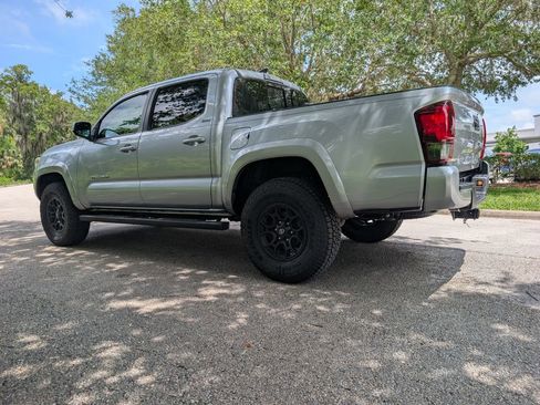Used 2022 Toyota Tacoma SR5 w/ Technology Package RWD image 5