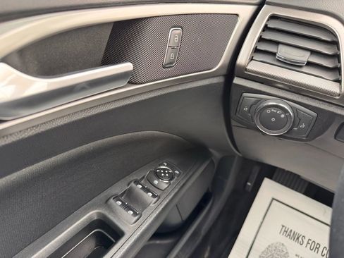 Used 2018 Ford Fusion SE image 23