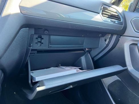 Used 2022 Volkswagen Tiguan SE image 34